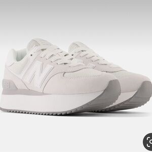 Women’s size 7 platform new balance shoes. Only worn twice.